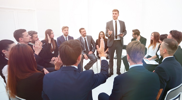 企業(yè)管理培訓(xùn)經(jīng)典20：何把握與人溝通的技巧？